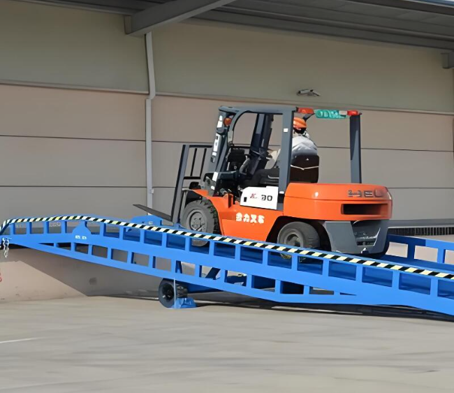 幸福路街道移动式卸货平台（叉车用）